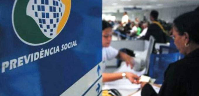 Governo antecipa segunda parcela do 13º salário do INSS