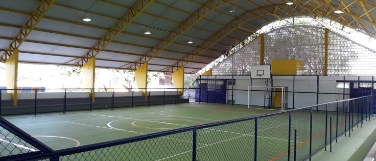 Escola Getúlio nos seus 65 anos inaugura quadra poliesportiva