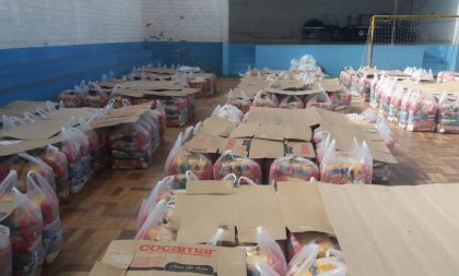 Escola Liberato distribui kits de alimentos nesta quarta-feira