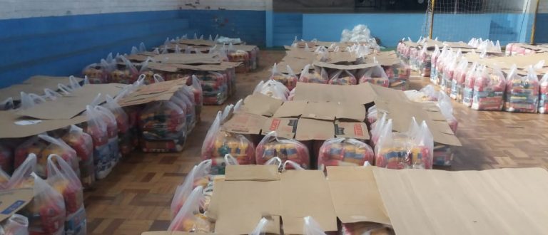 Escola Liberato distribui kits de alimentos nesta quarta-feira