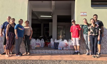 Smed doa 110 kits de alimentos que seriam para merenda escolar