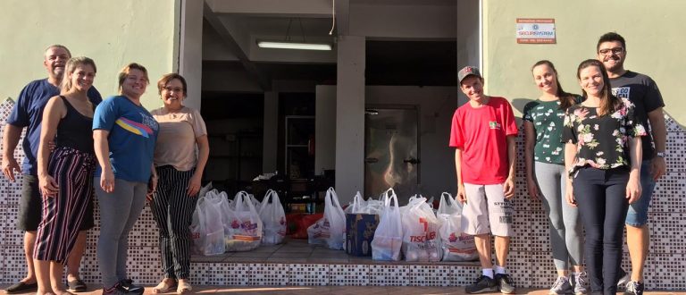 Smed doa 110 kits de alimentos que seriam para merenda escolar