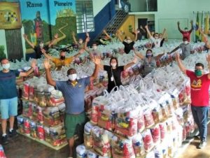 Kits de alimentos chegam nesta terça às famílias de estudantes de Cachoeira