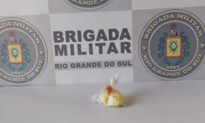 BM detém jovem por tráfico de drogas no Centro