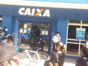 Caixa abre agências neste sábado para saques de auxílio emergencial