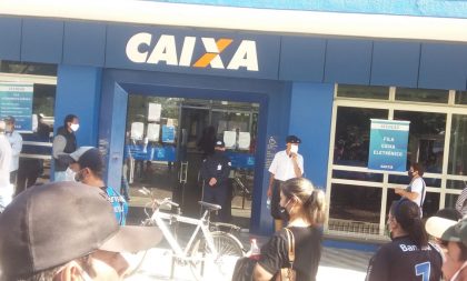 Caixa abre agências neste sábado para saques de auxílio emergencial