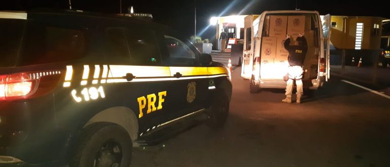 PRF prende apreende Van carregada de cigarros na BR-290