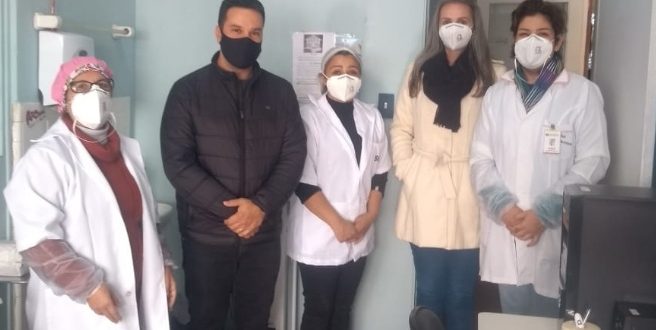 Vice visita unidade de saúde para conferir necessidades e trabalho durante pandemia