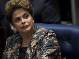 Empresa é condenada por usar foto de Dilma em anúncio sobre “burrice”