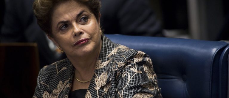 Empresa é condenada por usar foto de Dilma em anúncio sobre “burrice”