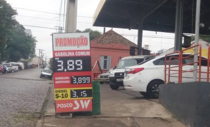 Litro da gasolina comum em Cachoeira cai para R$ 3,89