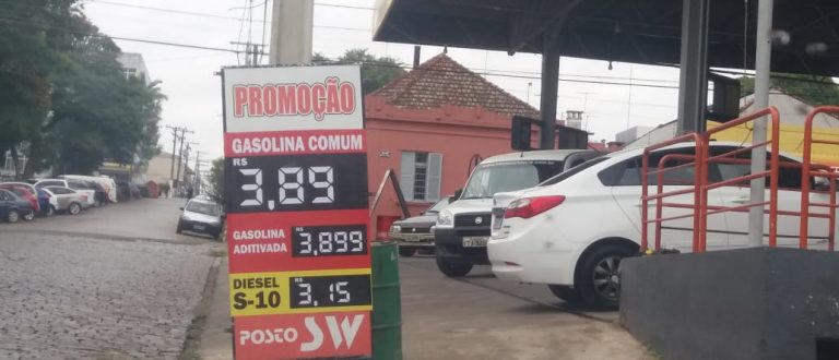Litro da gasolina comum em Cachoeira cai para R$ 3,89