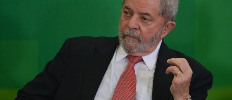 TRF4 mantém condenação de Lula no caso do sítio em Atibaia