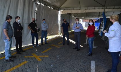 Comissão de Saúde de Câmara visita hospital de campanha e triagem da UPA