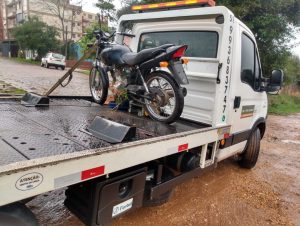 BM recupera moto furtada e detém jovem no Bairro Santo Antônio