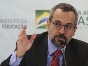 Abraham Weintraub anuncia saída do Ministério da Educação