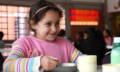 Farinha de arroz é incluída na merenda escolar do Estado