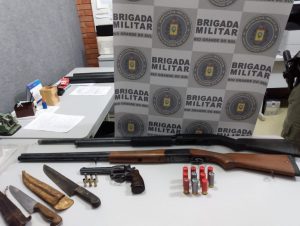 BM detém grupo, apreende armas e carne no Capanezinho