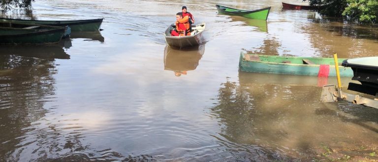 Buscas a desaparecido no Rio Jacuí chegam ao 9º dia em meio a dificuldades