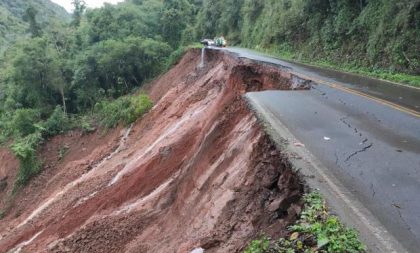 3º Batalhão inspeciona trecho da RS-448, após desmoronamento