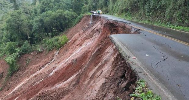 3º Batalhão inspeciona trecho da RS-448, após desmoronamento