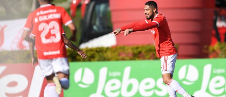 Com dois gols de Guerrero, Inter vence e pega Esportivo