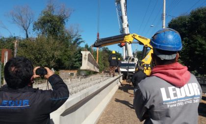 Vigas para o lugar, mas ponte do Amorim será liberada na metade de agosto