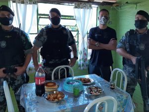 Jovem que sonha ser policial militar ganha surpresa de aniversário da BM