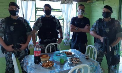 Jovem que sonha ser policial militar ganha surpresa de aniversário da BM