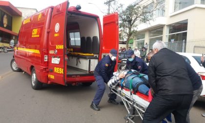 Acidente deixa duas pessoas feridas na Avenida Brasil