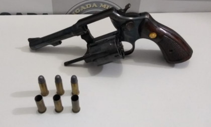 BM detém jovem por porte de arma no Frota