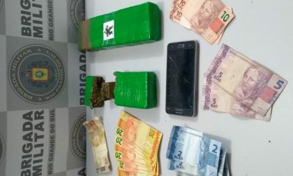 BM detém dupla com tijolos de maconha no Santo Antônio