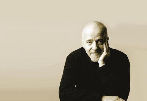 Paulo Coelho: 73 anos do mago imortal