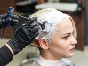 Quer pintar seu cabelo? Senac Cachoeira oferece serviço de coloração gratuitamente