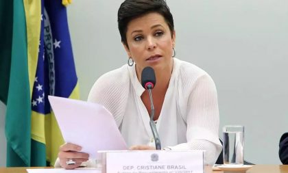 Cristiane Brasil – filha de Roberto Jefferson – se apresenta à Polícia