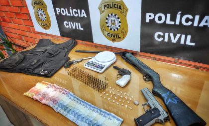 Polícia apreende quase 1kg de droga, armas e munições com trio no Ponche Verde