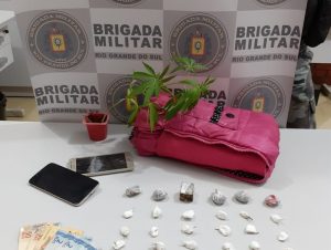 Brigada prende três por tráfico de drogas no Bairro Noêmia