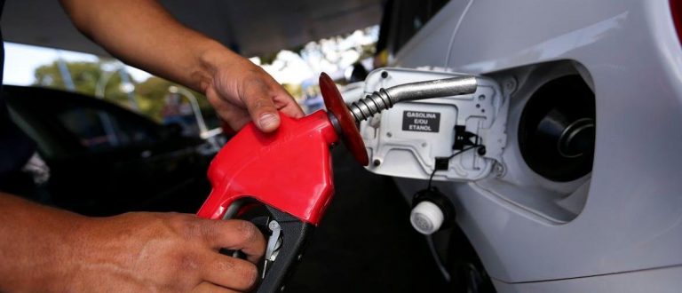 Petrobras reduz preço da gasolina em R$ 0,13 nas distribuidoras