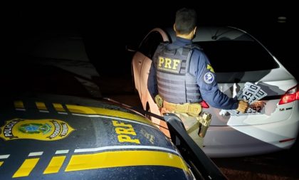 PRF prende 4 e recupera veículo roubado na BR-290