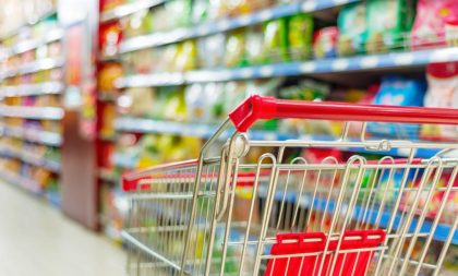 Supermercados abrem no feriado desta segunda-feira