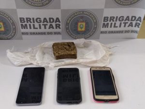 BM detém dupla por tráfico de drogas no Medianeira