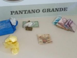 BM de Pantano Grande prende dupla por tráfico e posse de drogas