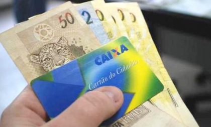 Caixa paga abono salarial para nascidos em outubro