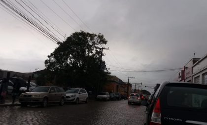 Granizo, trovoadas e muita chuva são registrados na região