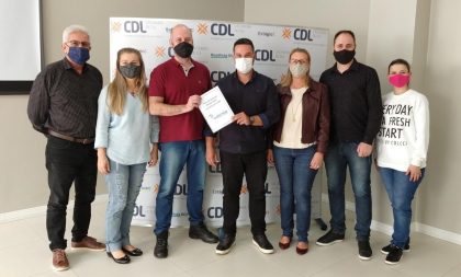 Cleber apresenta propostas para CDL