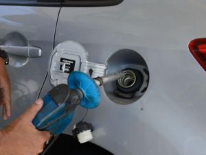 Preço da gasolina terá nova redução nesta terça