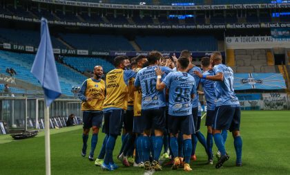 Com gols de Luiz Fernando e David Braz, Grêmio vence o Coritiba por 2 a 1, na Arena