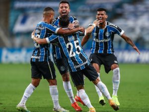 Com gols de Pepê e Diego Souza, Grêmio vence o Botafogo por 3 a 1