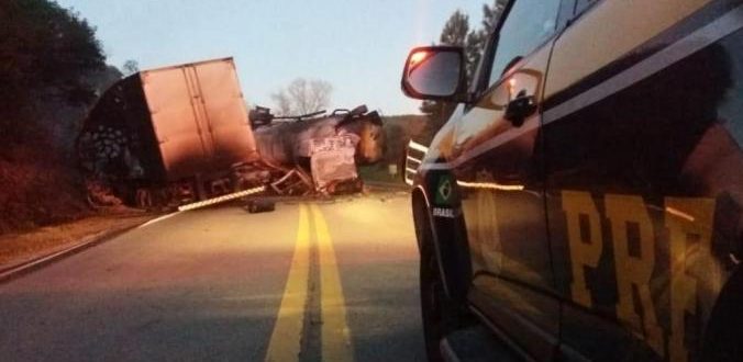BR-290: colisão entre dois caminhões resulta em morte na madrugada