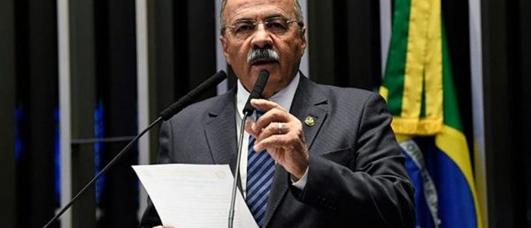 PF acha dinheiro entre as nádegas de vice-líder do governo Bolsonaro